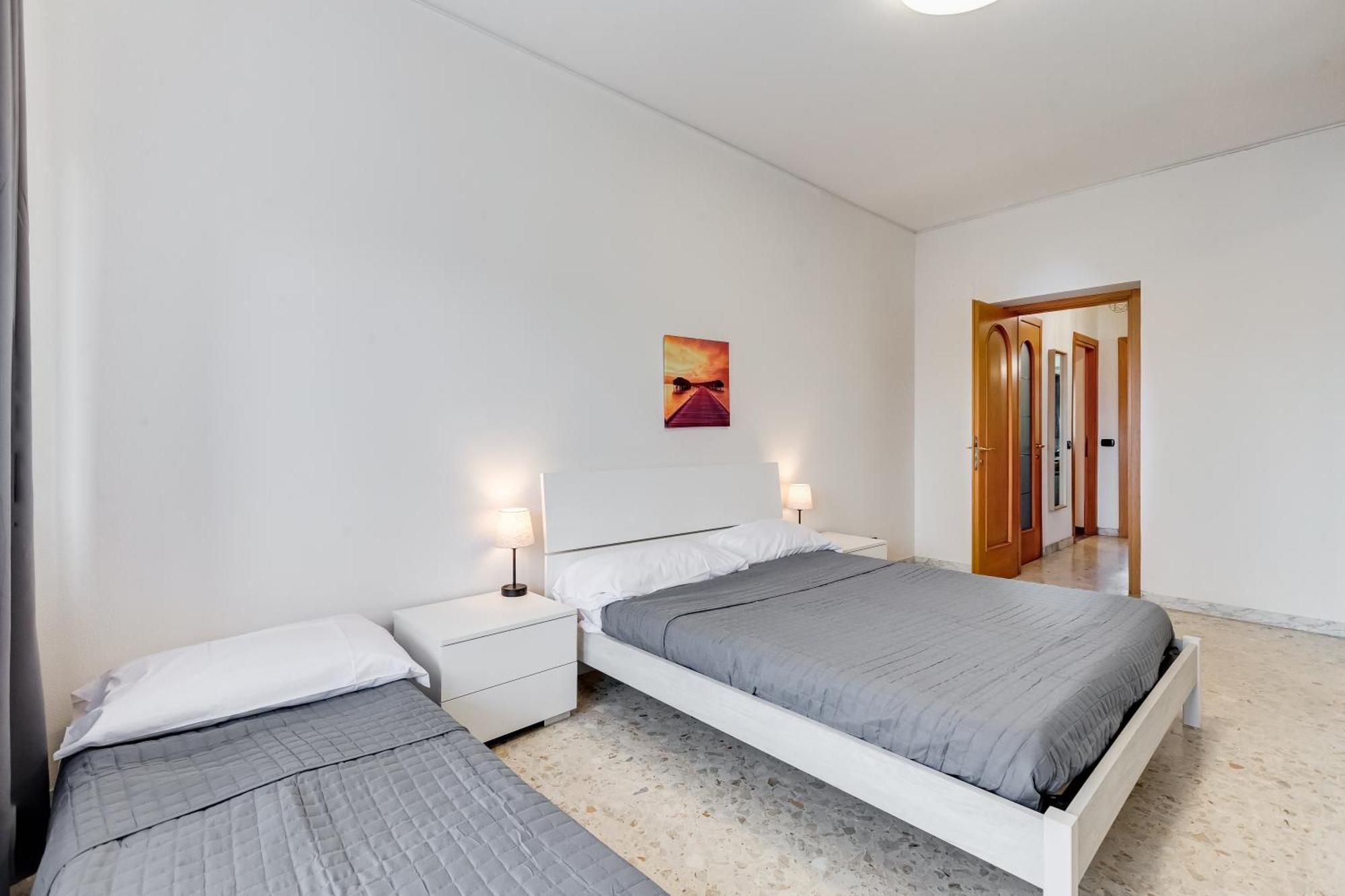 Apartment Moderno Sopra Metro A E Parco Degli Acquedotti